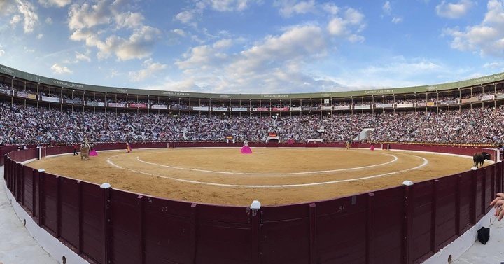 La plaza de toros de Murcia abarrotada de espectadores en una tarde de Feria de Septiembre.