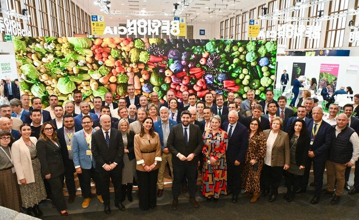 López Miras, presente en la logística de la fruta