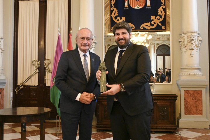 The president of the Region of Murcia, Fernando López Miras, receives the Territorio de Honor Biznaga from the Malaga Film Festival 2025.