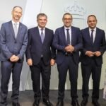El consejero de Medio Ambiente, Universidades, Investigación y Mar Menor, Juan María Vázquez, junto con el rector de la Universidad de Murcia, José...