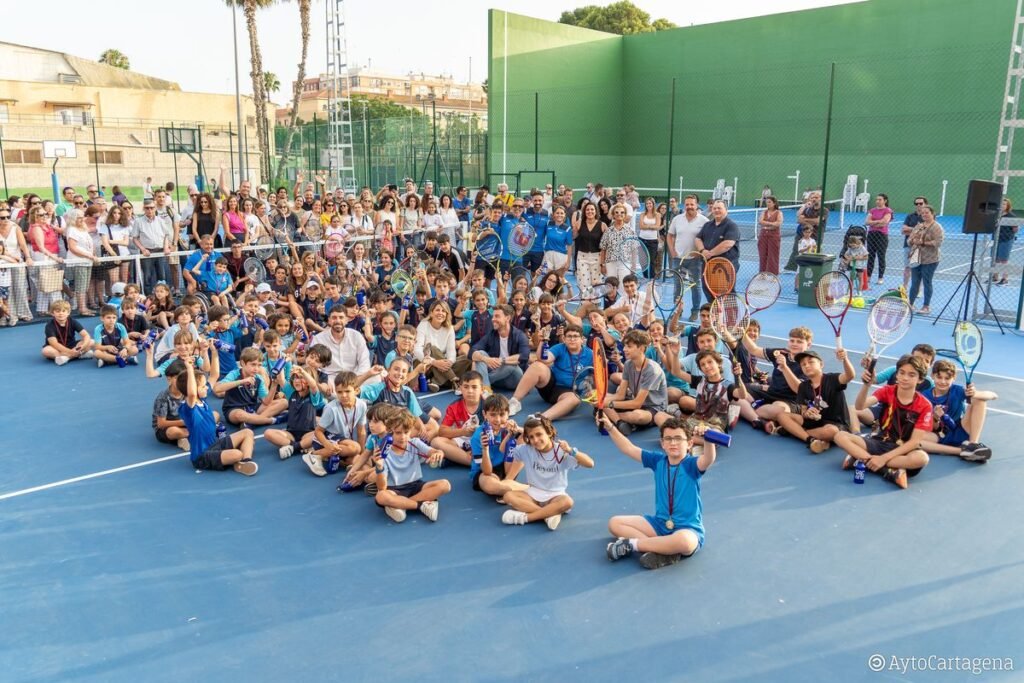1749636324_El-Ayuntamiento-inaugura-las-tres-pistas-de-tenis-exteriores-del.jpg