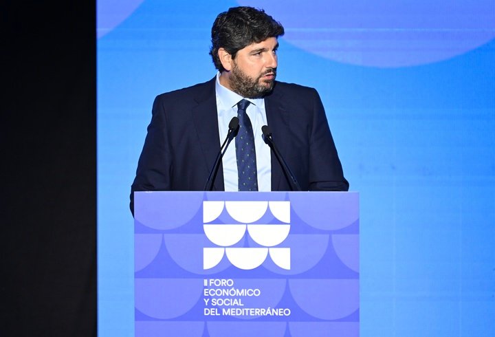 El presidente de la Región de Murcia, Fernando López Miras, interviene en el II Foro Económico y Social del Mediterráneo, organizado por Prensa I...