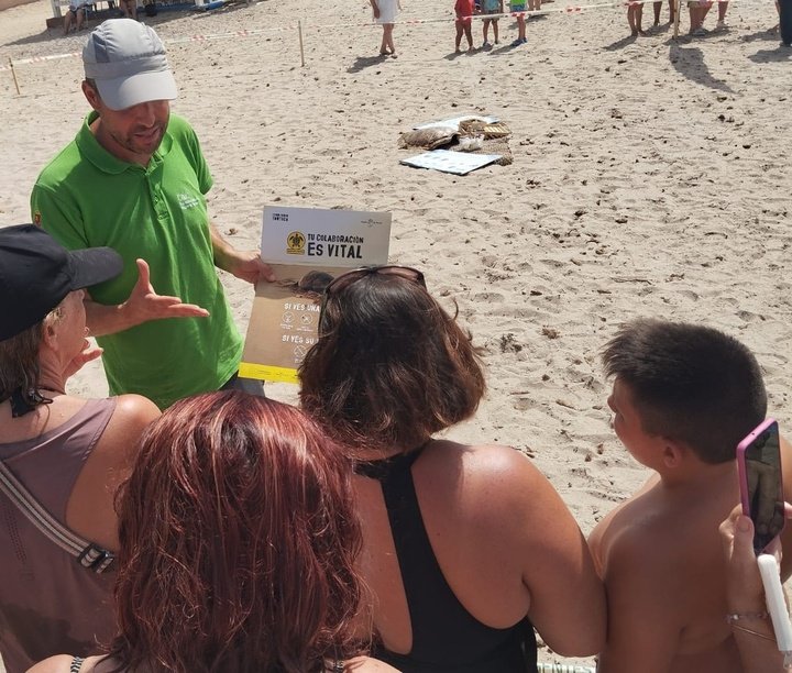 Una de las sesiones formativas dentro de la campaña 'Territorio Tortuga' durante el año 2024.