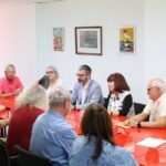 Reunion-de-Cristina-Narbona-y-Francisco-Lucas-con-vecinos-de.jpg