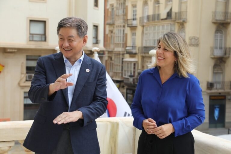 El-embajador-de-Corea-visita-Cartagena-por-La-Mar-de.jpg