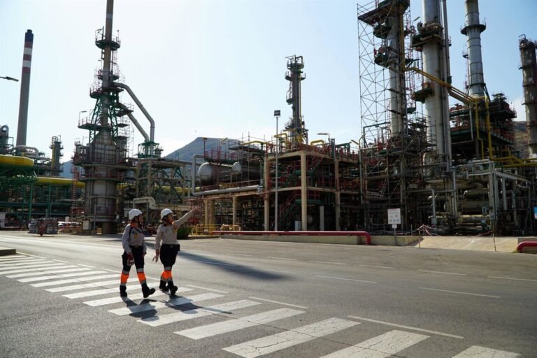 Repsol-invierte-67-millones-en-mantenimiento-del-complejo-industrial-de.jpg