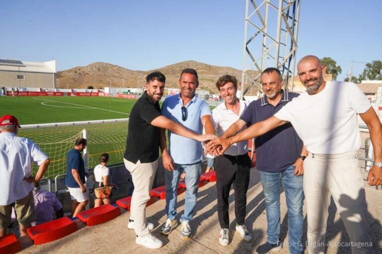 El-estadio-Angel-Celdran-de-la-Deportiva-Minera-de-Llano.jpg