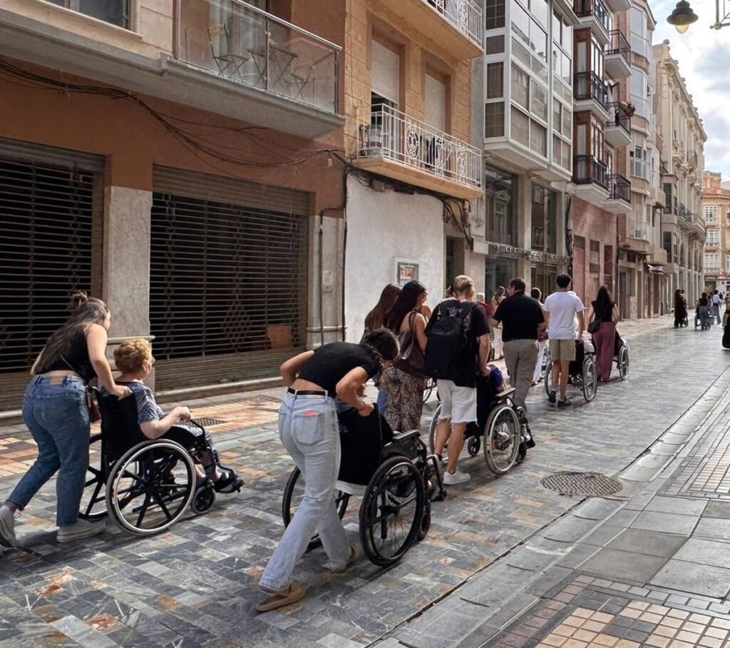 Estudiantes-de-UCAM-Cartagena-acompanan-a-mayores-del-asilo-de.jpg