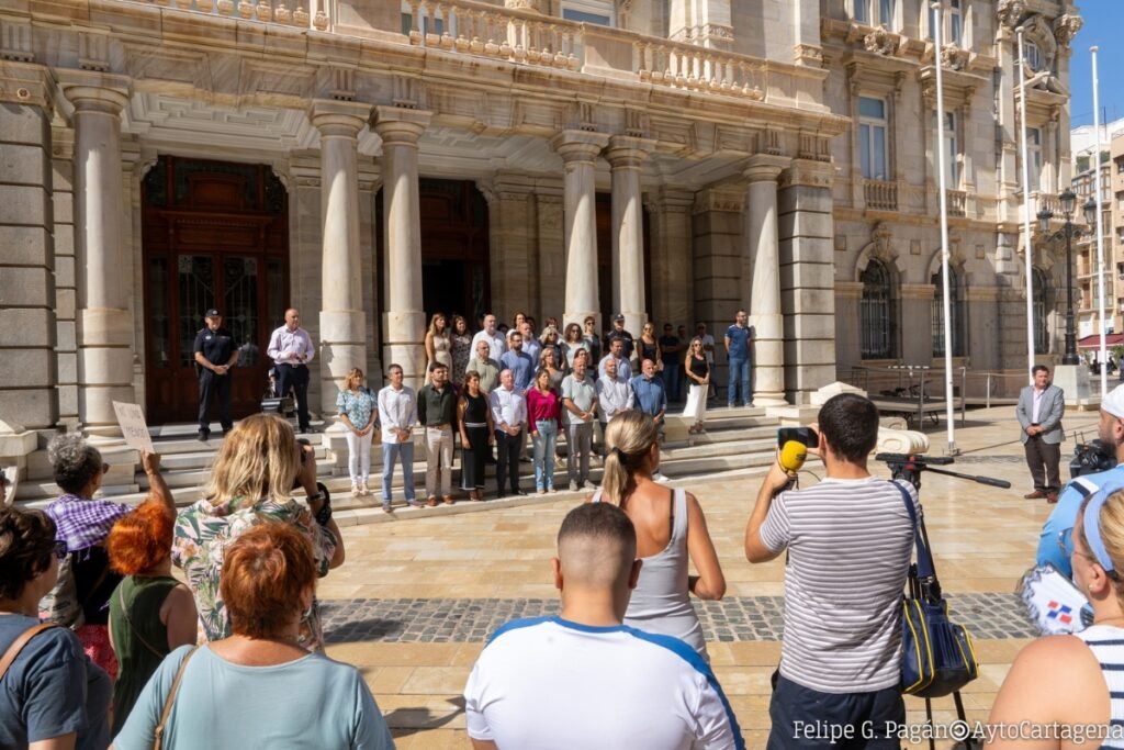 Minuto-de-silencio-en-Cartagena-por-mujer-fallecida-en-El.jpg