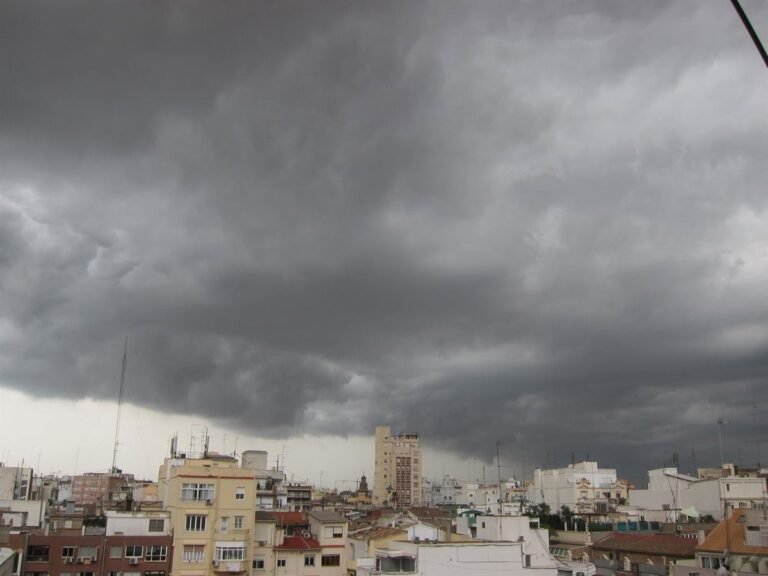 Aviso-de-lluvias-intensas-y-tormentas-mas-fuertes-de-lo.jpg