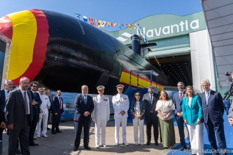 Cartagena-celebra-la-puesta-a-flote-del-S-82-Narciso-Monturiol.jpg