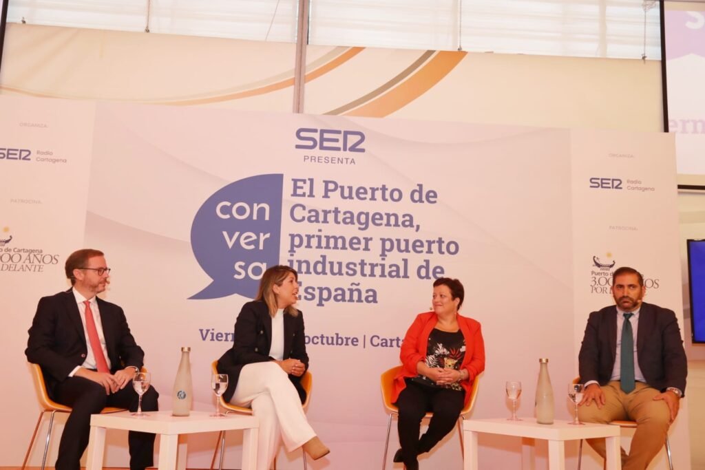Empresas-e-instituciones-respaldan-al-puerto-de-Cartagena-como-motor.jpg