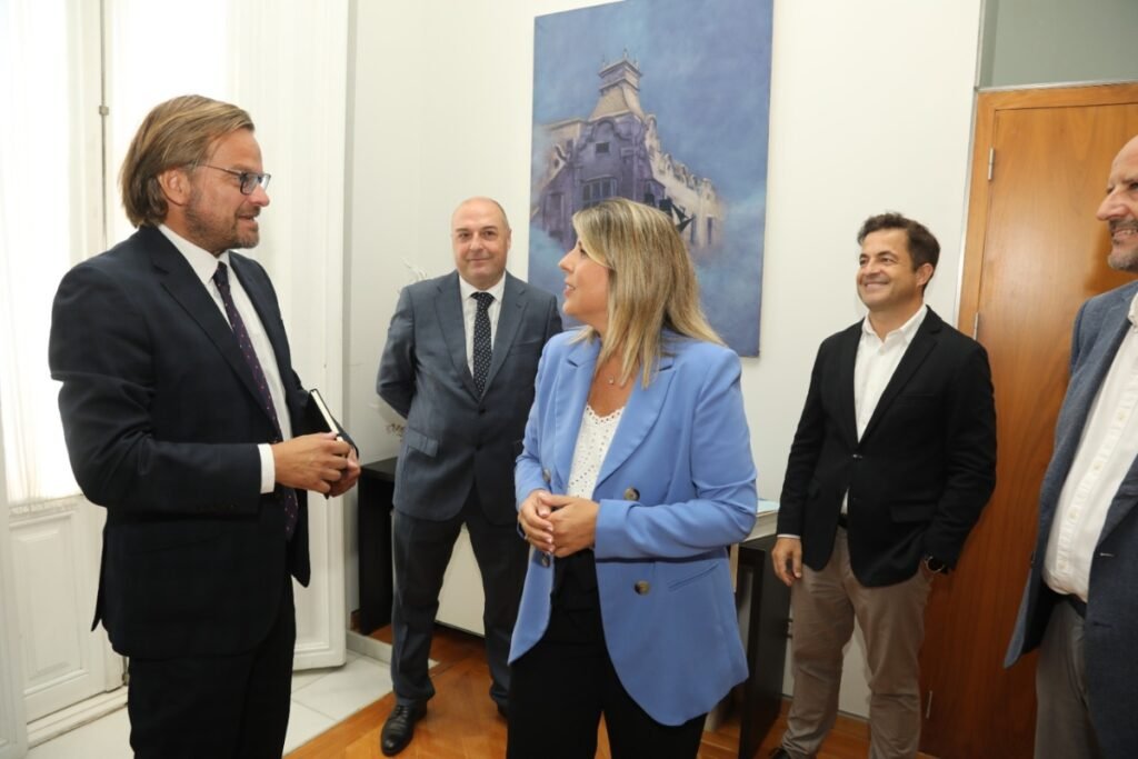 La alcaldesa de Cartagena, Noelia Arroyo y el nuevo gerente de Hidrogea, Jorge Bonilla.