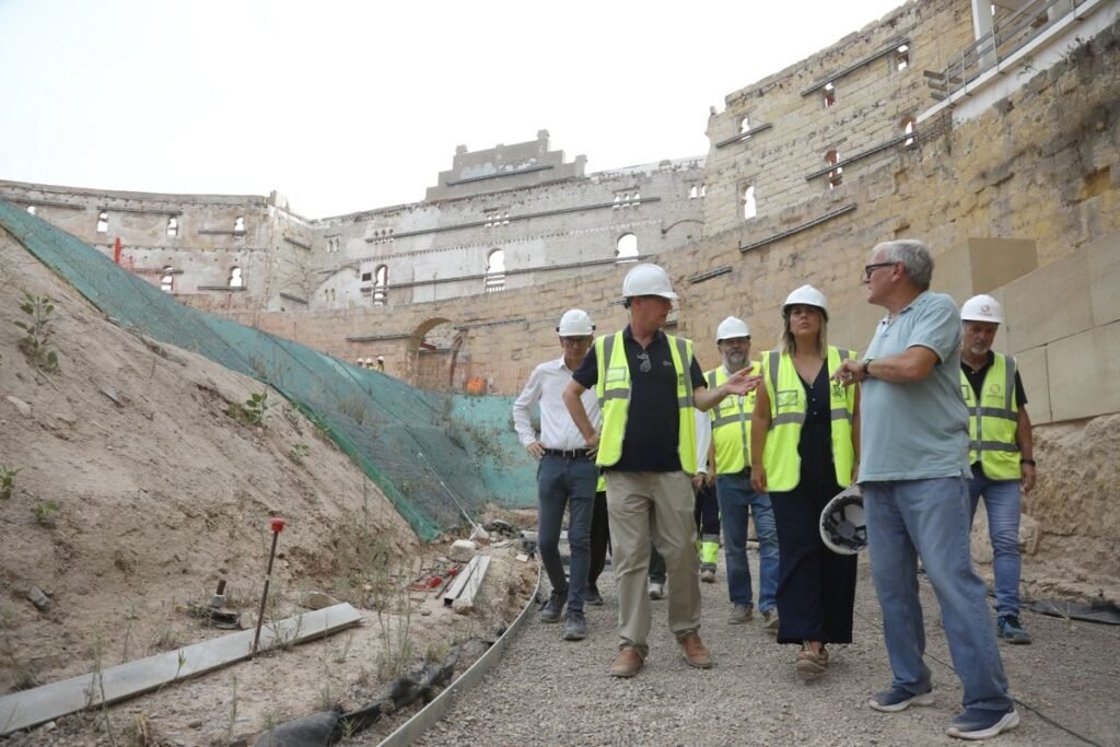 Visita a las excavaciones del Anfiteatro Romano