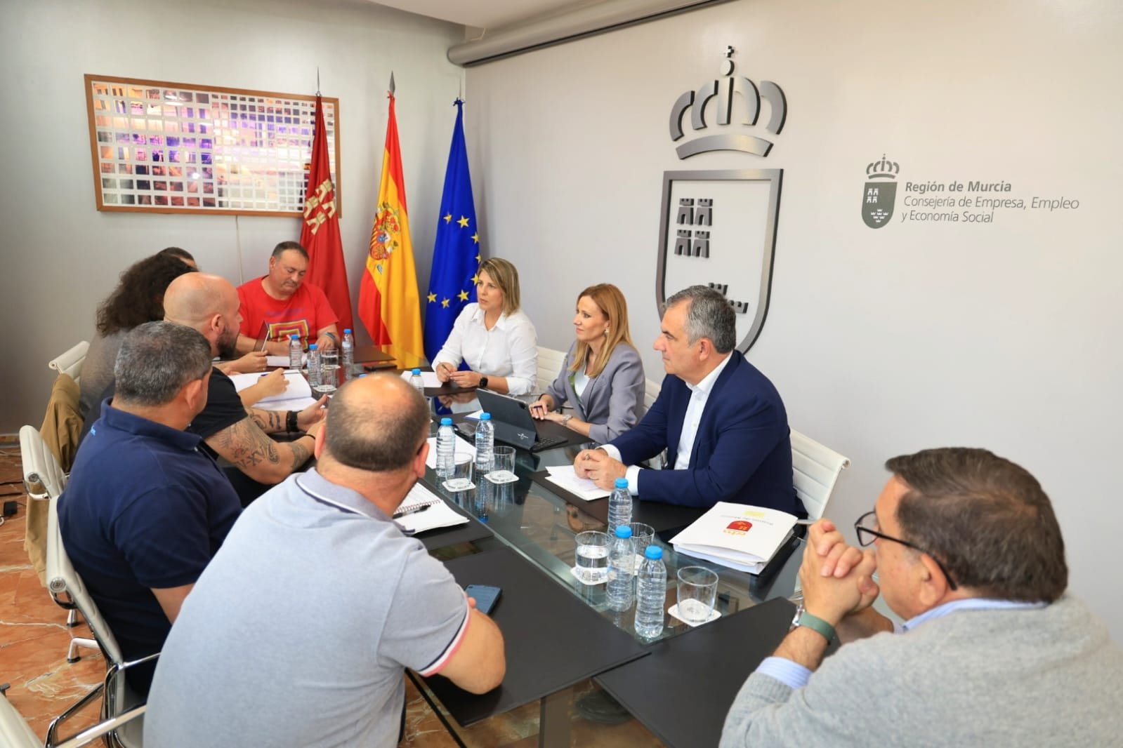 Acuerdo-de-creacion-de-mesa-de-trabajo-entre-Ayuntamiento-Comunidad.jpg