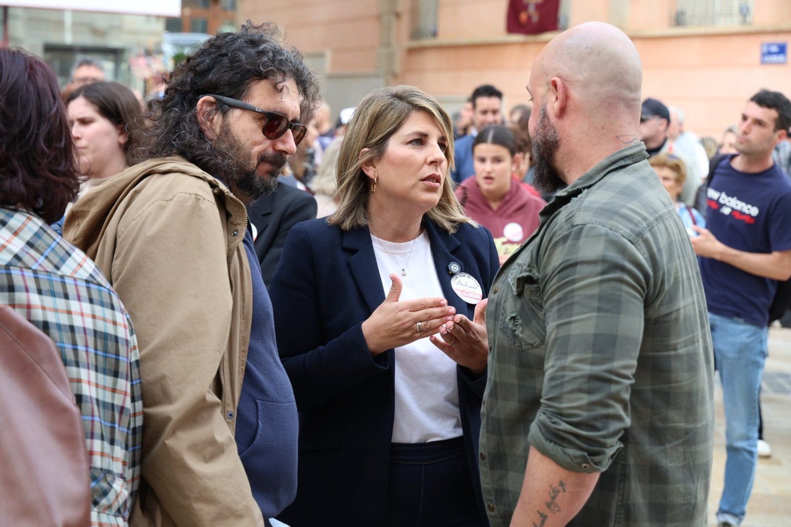 Los trabajadores de SABIC se concentran en la plaza del Ayuntamiento en defensa del empleo y la continuidad de la planta de La Aljorra. Imagen de archivo.
